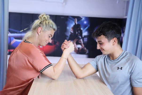 Eva vs. Mara